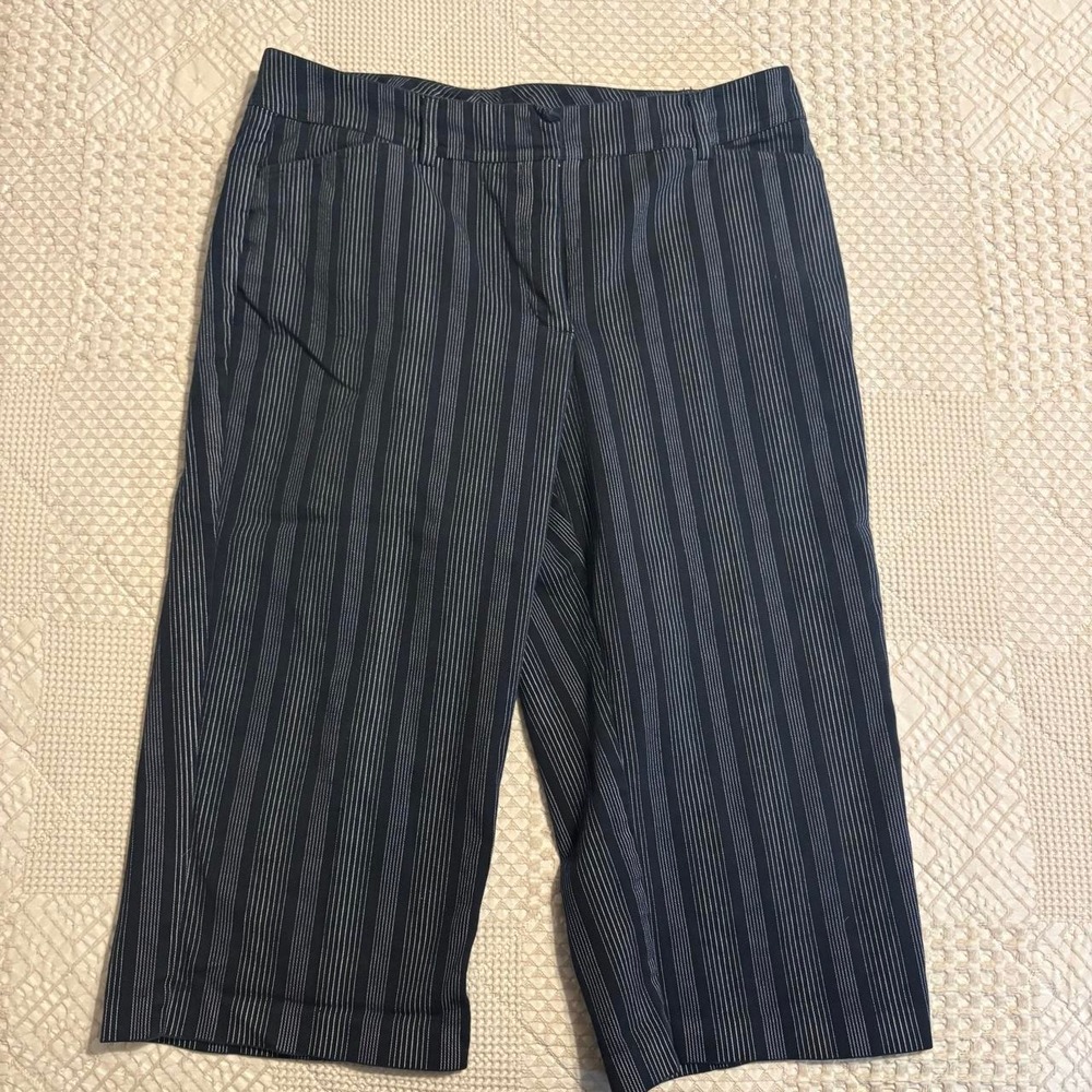 Y2K New York & Company black & white vertical striped capri pants